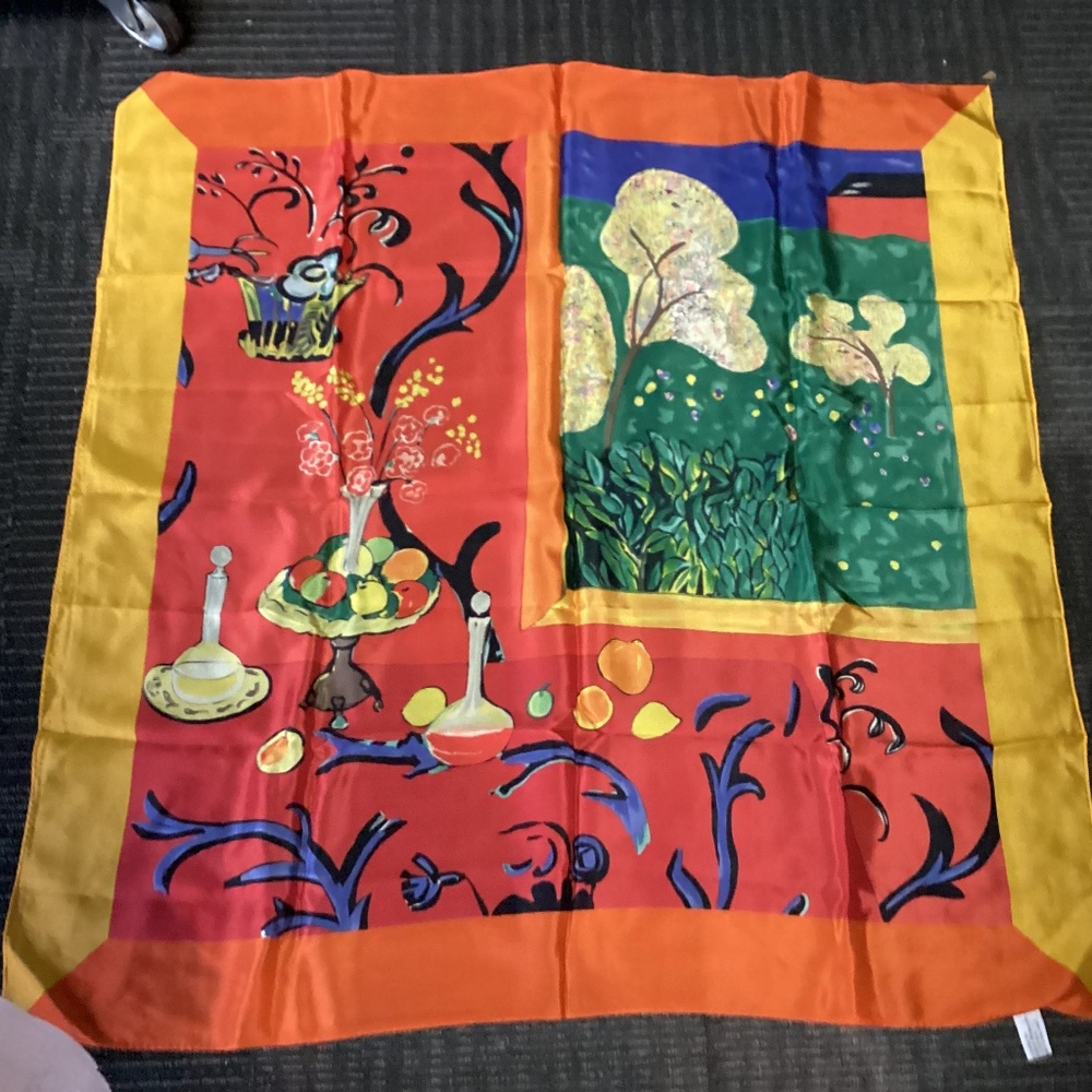METROPOLITAN MUSEUM OF ART  SILK SCARF COLORFUL GARDEN DINING SCENE.  NEW !